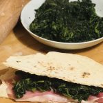 Piadina con spinaci e prosciutto crudo