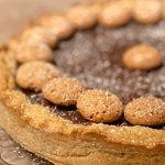 Crostata con frolla semi integrale, ricotta, Nutella e amaretti