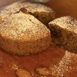 Ciambellone alle mandorle e cioccolato