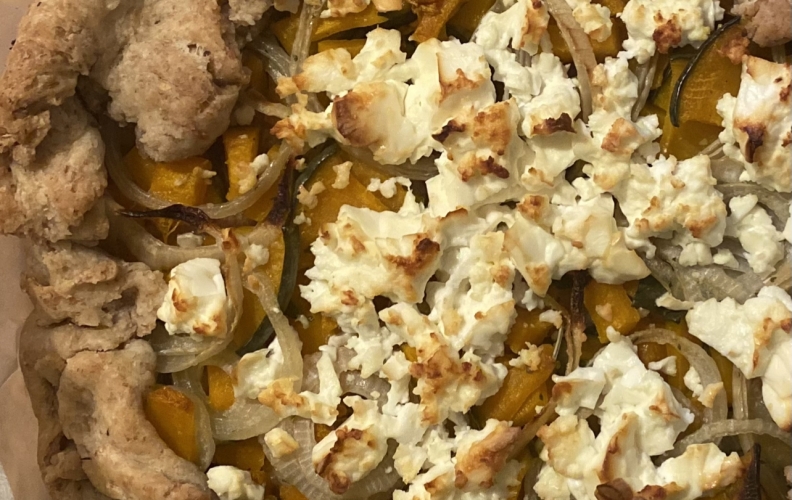 Galette con zucca, cipolla e feta