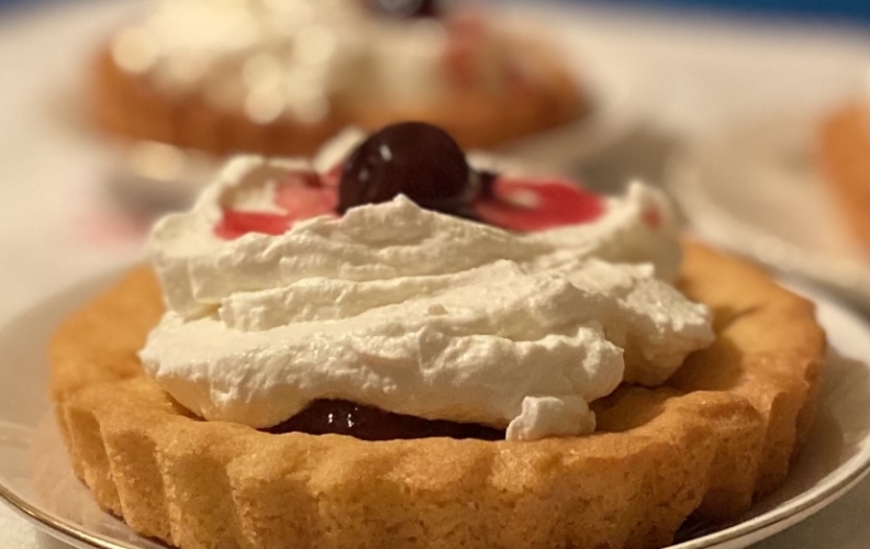 Tartelletta con ricotta montata e amarene